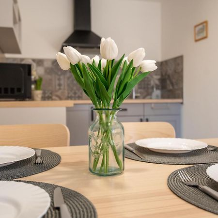 Tuenderkert Apartman Gyula Exterior foto