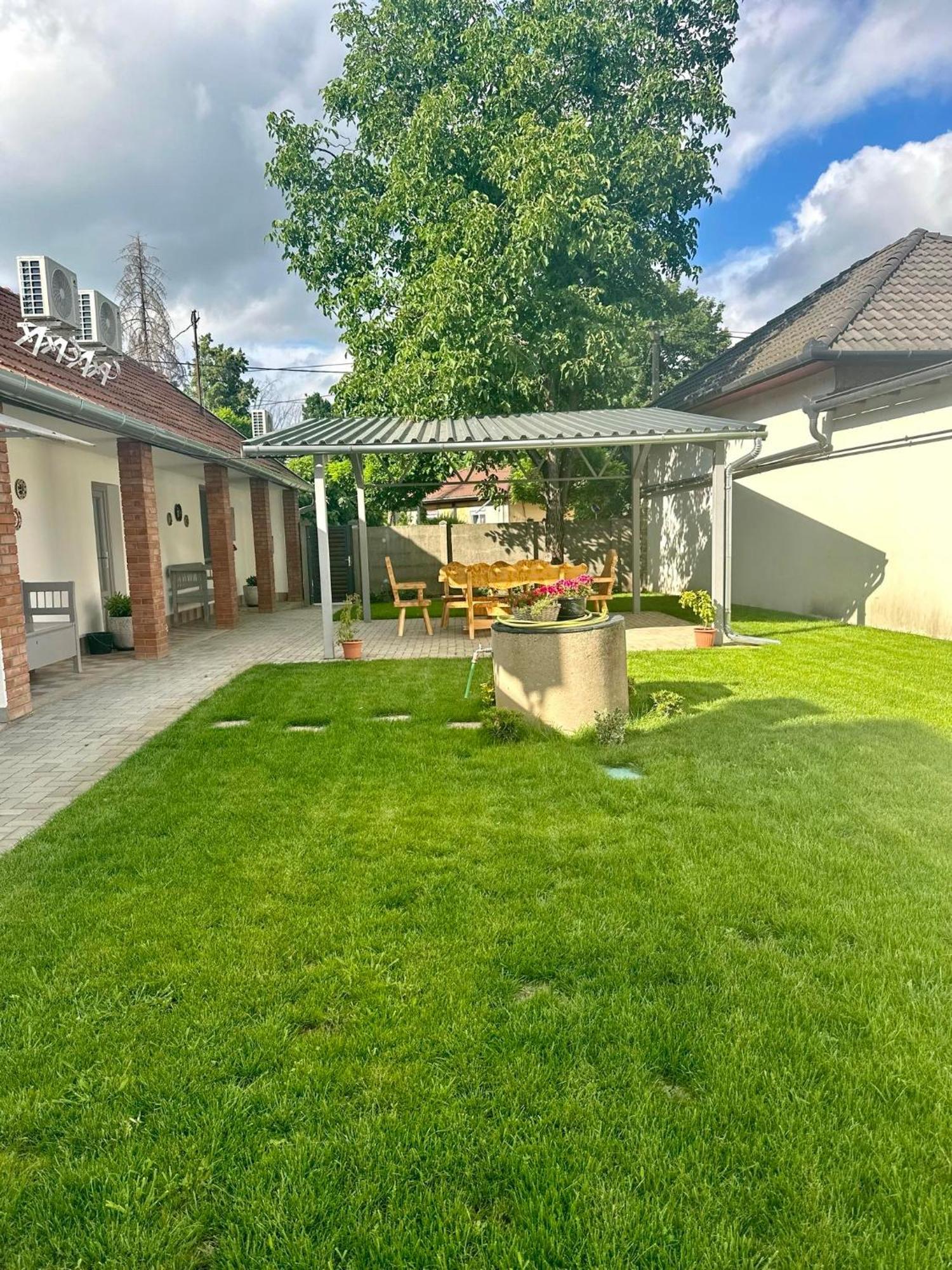 Tuenderkert Apartman Gyula Exterior foto