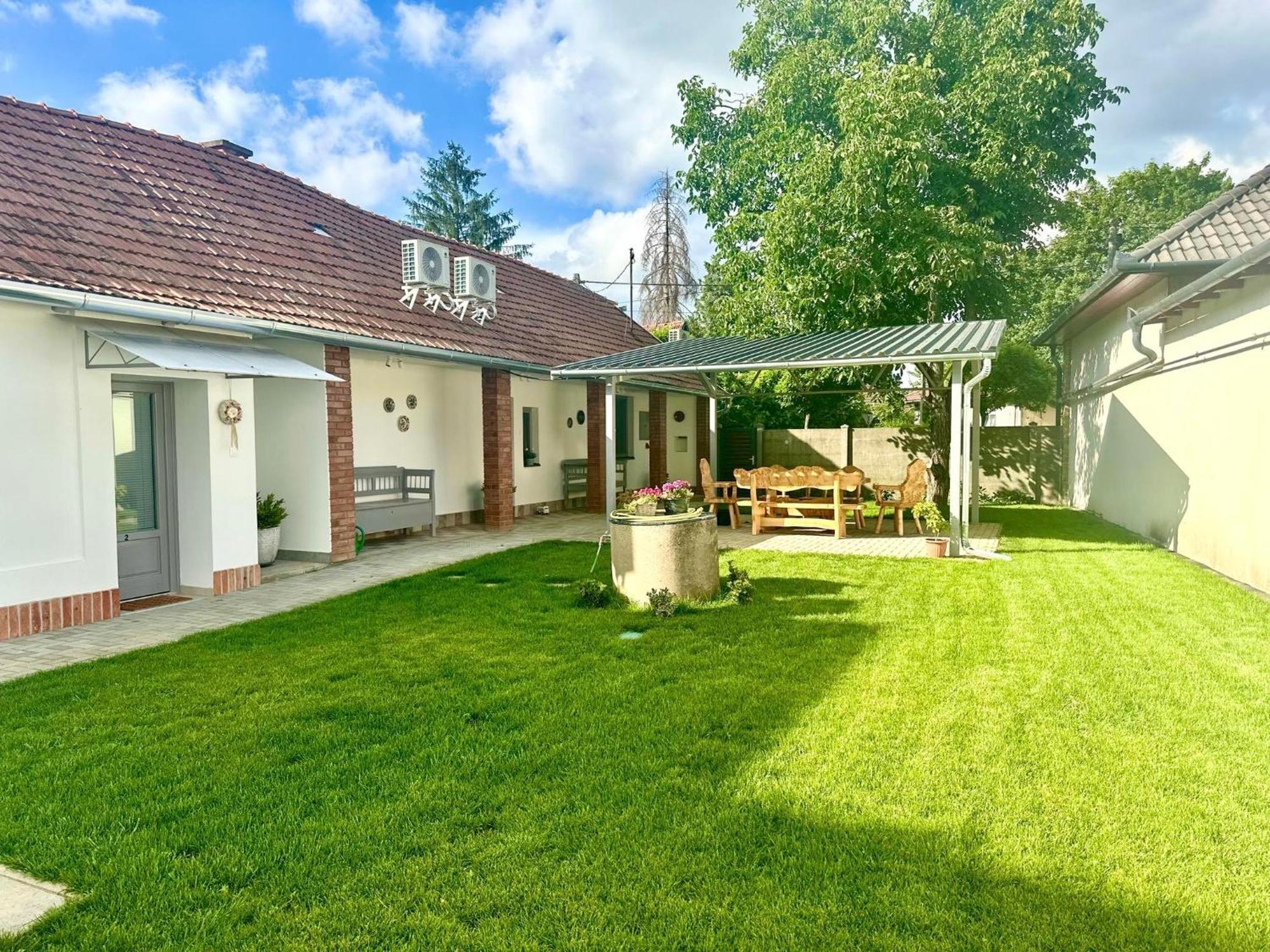 Tuenderkert Apartman Gyula Exterior foto