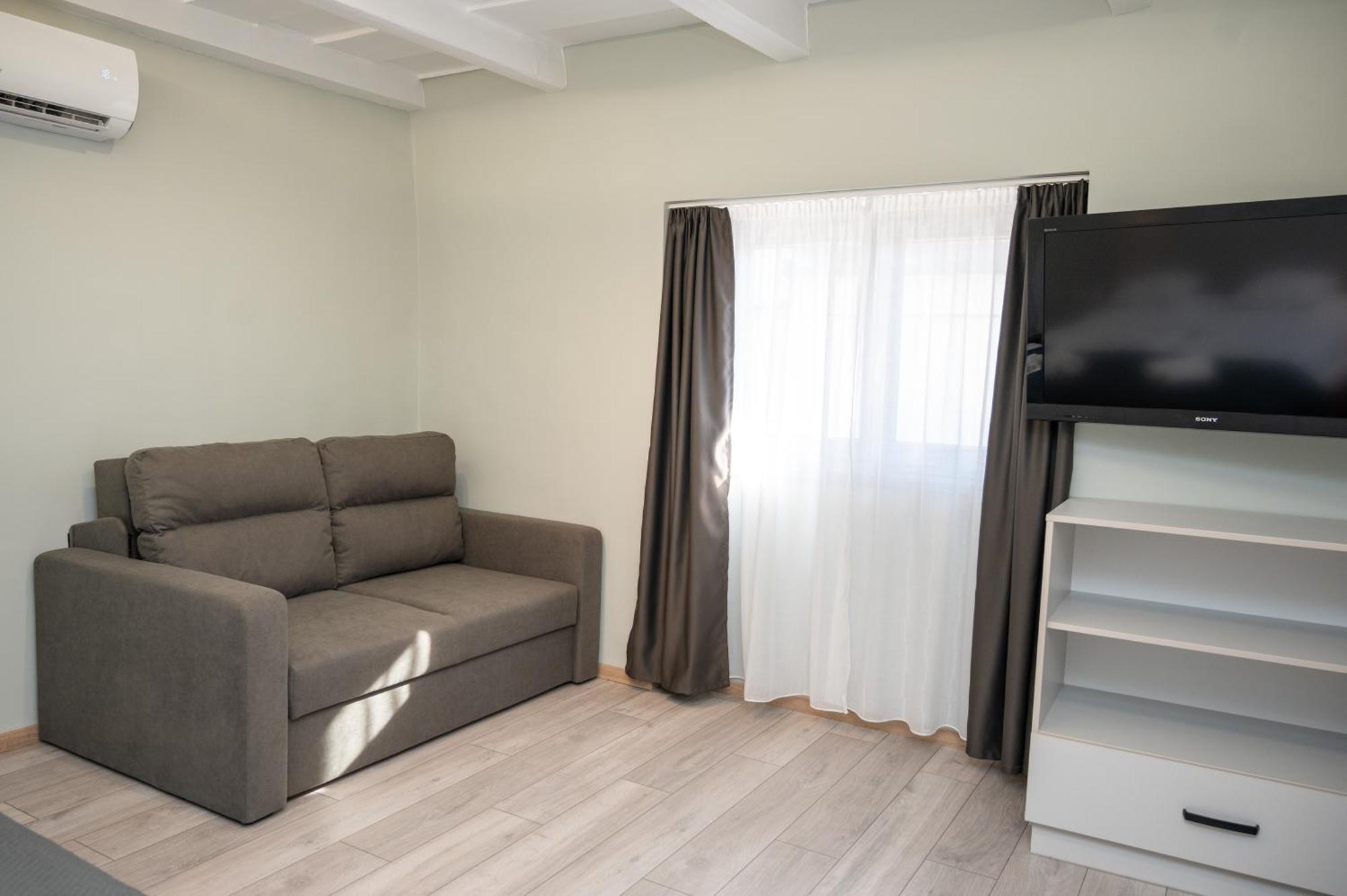 Tuenderkert Apartman Gyula Exterior foto