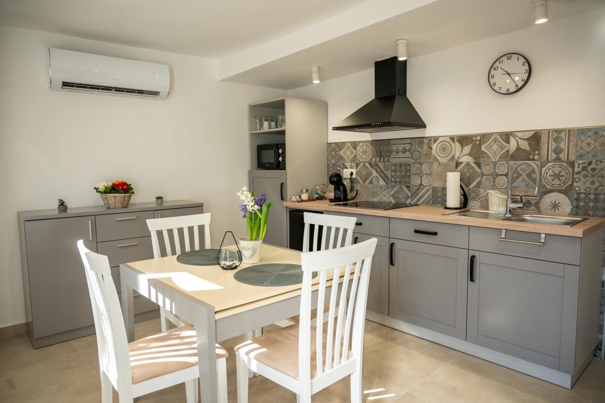 Tuenderkert Apartman Gyula Exterior foto